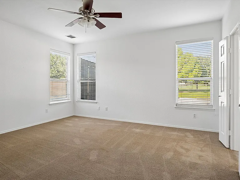 4401 Caledonia Creek Ln — Photo 12