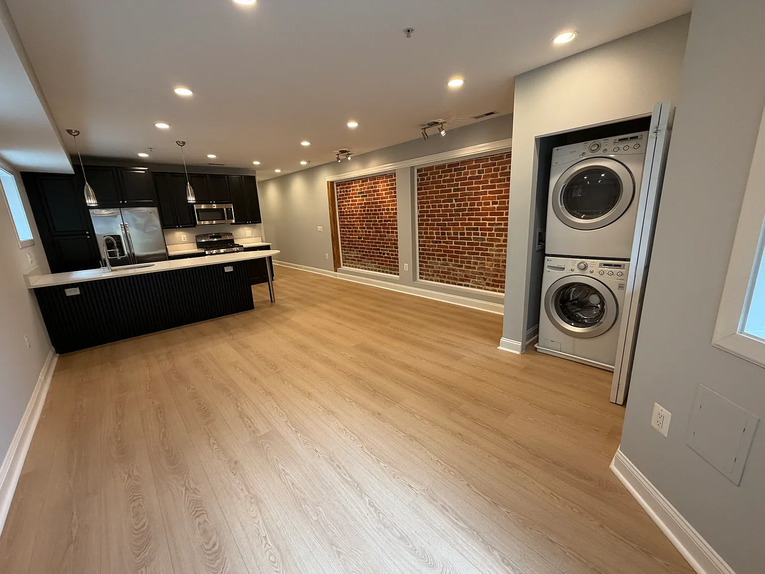 2 bed, 1100 sqft, $2,500 — Photo 2