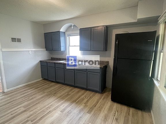 2nd image of 1145 N Elmer St