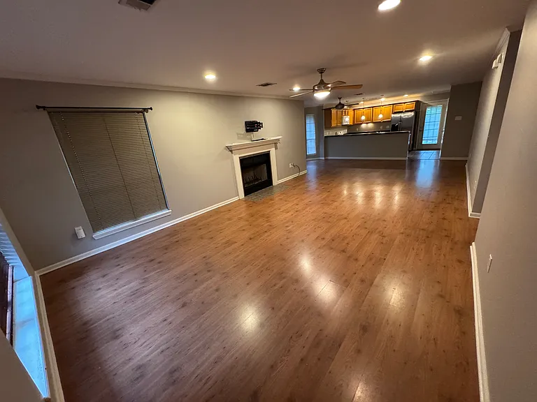 557 Versailles Blvd — Photo 1