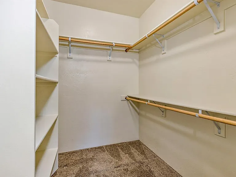 2436 Bridgewater Way — Photo 15