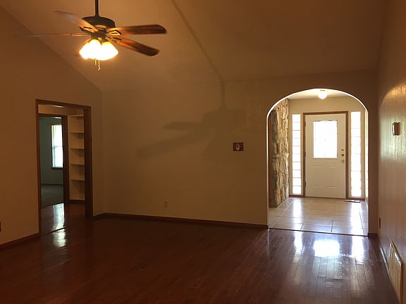 4th image of 1104 Greenhill Dr