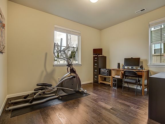 5th image of 4403 Campus Dr NE