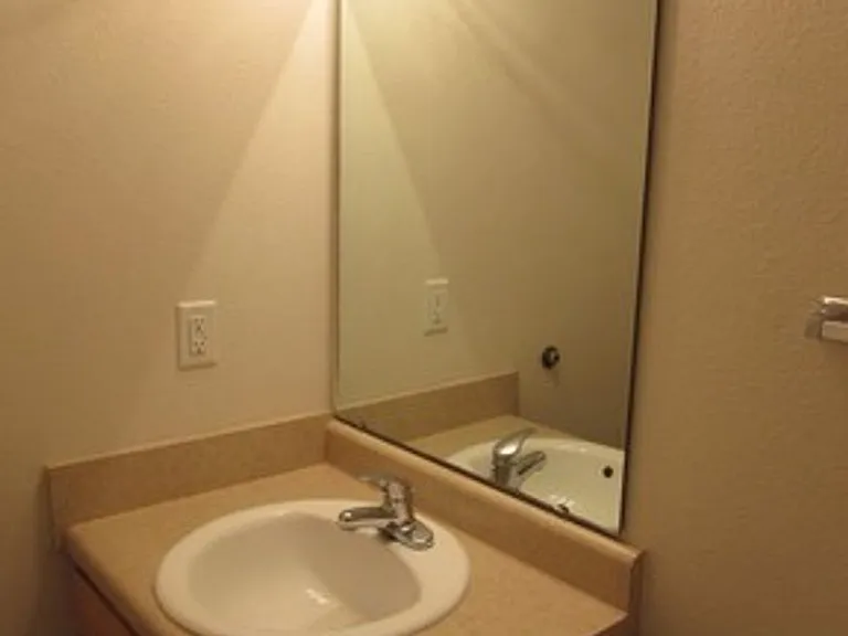 118 Andrews Dr — Photo 4