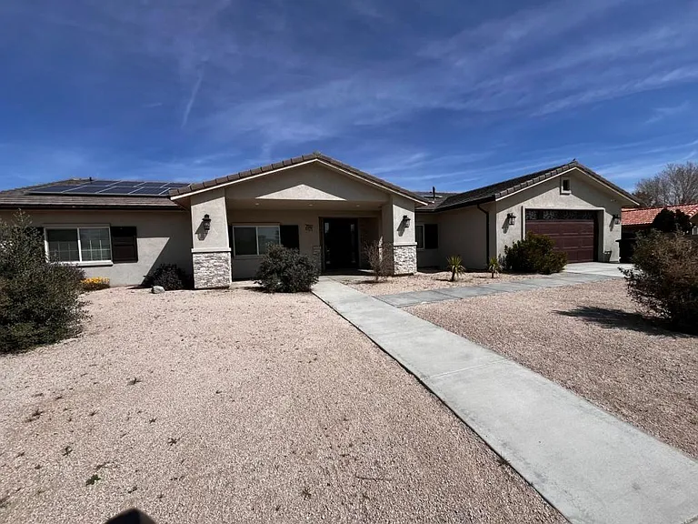 4421 Stetson Ave — Photo 1