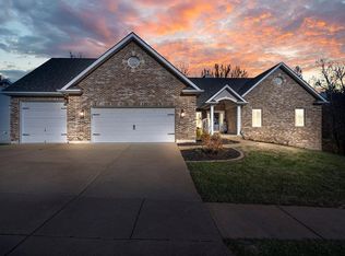 1648 Ivy Chase Ln, Fenton, MO