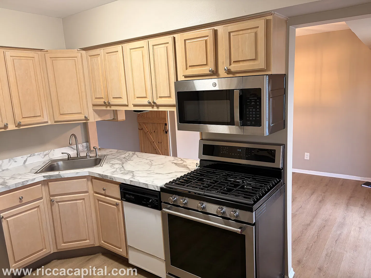 2 bed, 1014 sqft, $2,160 — Photo 3