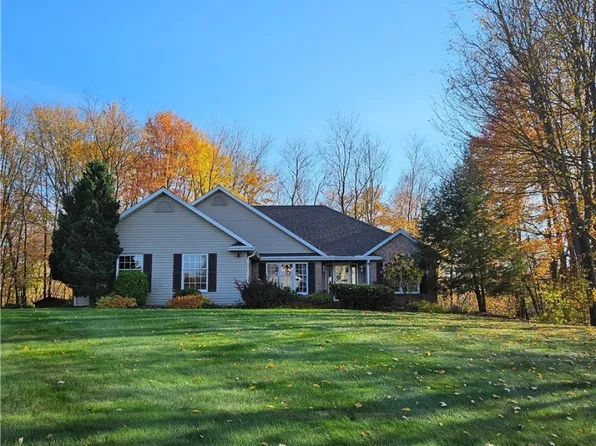 5582 Obed Heights Dr, Edinboro, PA 16412