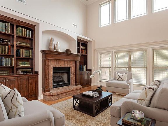 5th image of 6117 W Valley Forge Dr