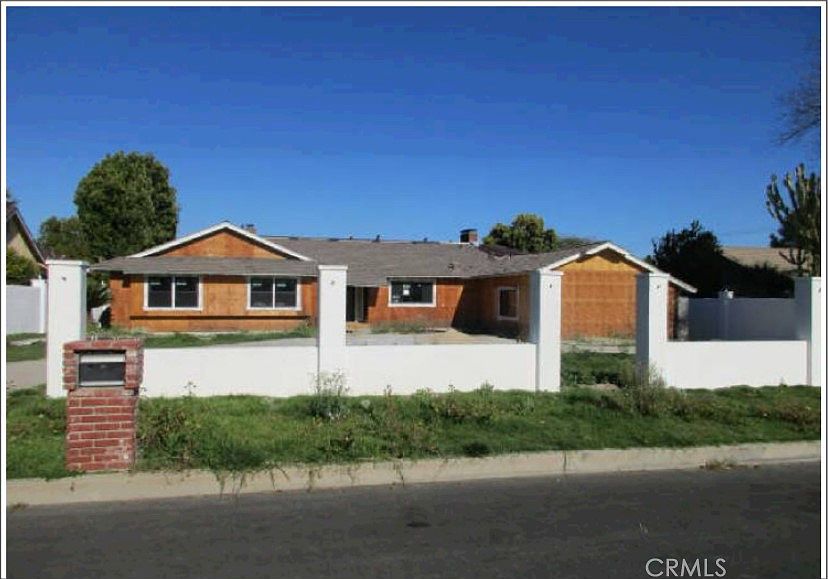 1st image of 9312 Lasaine Ave
