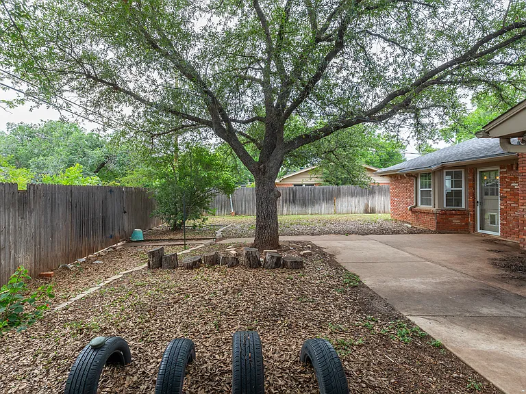 2132 Sylvan Dr — Photo 30