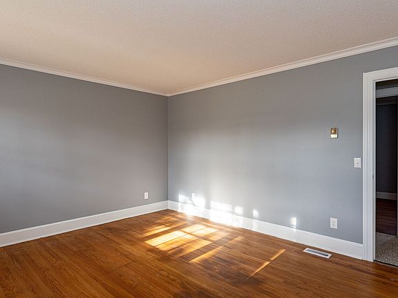 4th image of 1026 Birchwood Dr