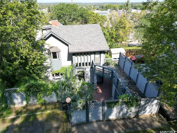 407 18th STREET W, Prince Albert, SK S6V 4A4