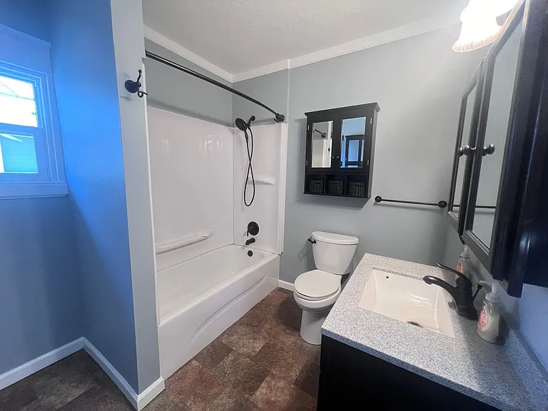 1242 Wealthy St SE — Photo 25
