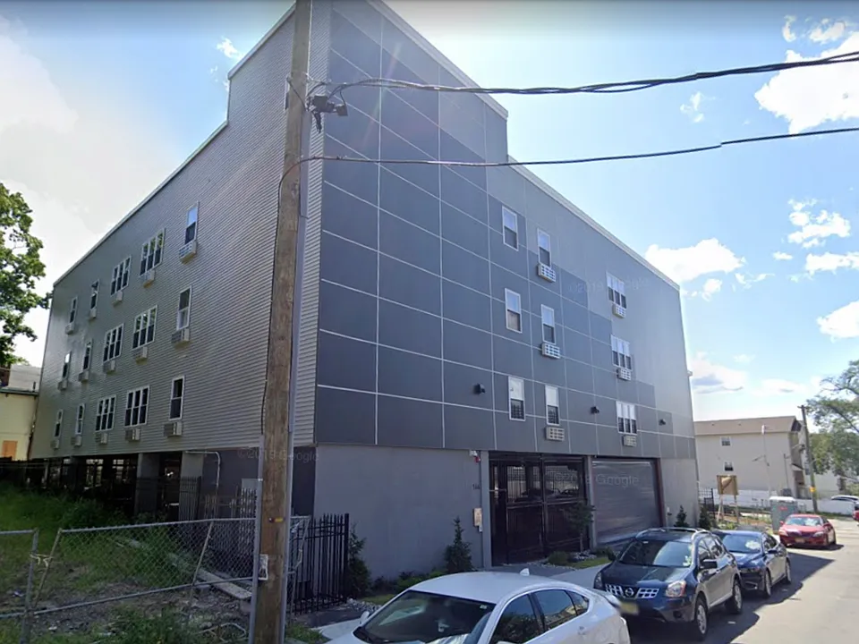 146 Hamilton Ave #205