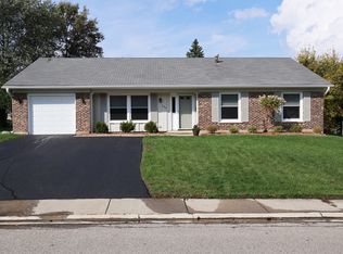 666 Surryse Rd, Lake Zurich, IL 60047