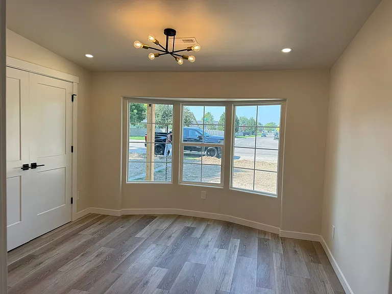 4619 S Montana Ave — Photo 4