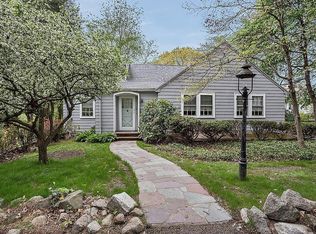 15 Lancaster Ln, Milton, MA 02186