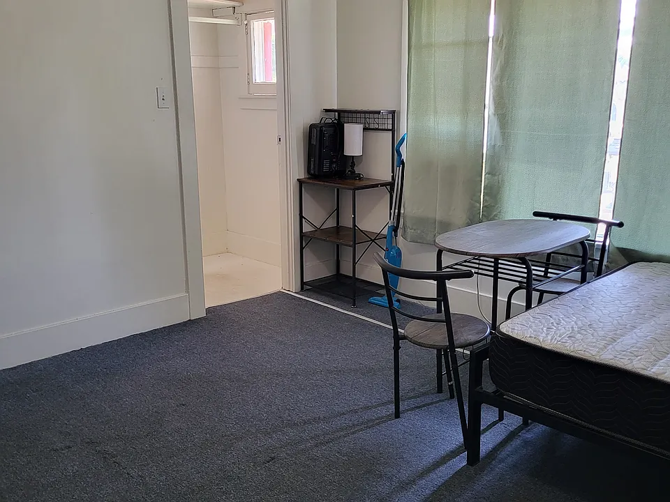 1002 Olive Ave #2