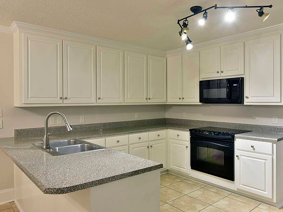 4th image of 130 Hearthstone Dr