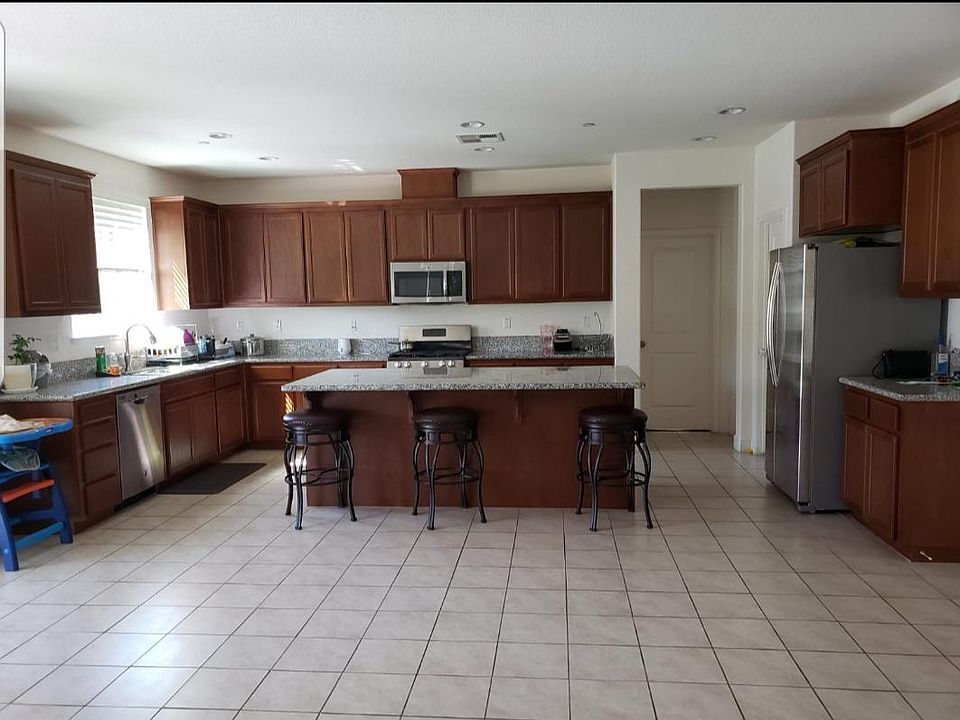 2nd image of 1770 W Woodward Ave