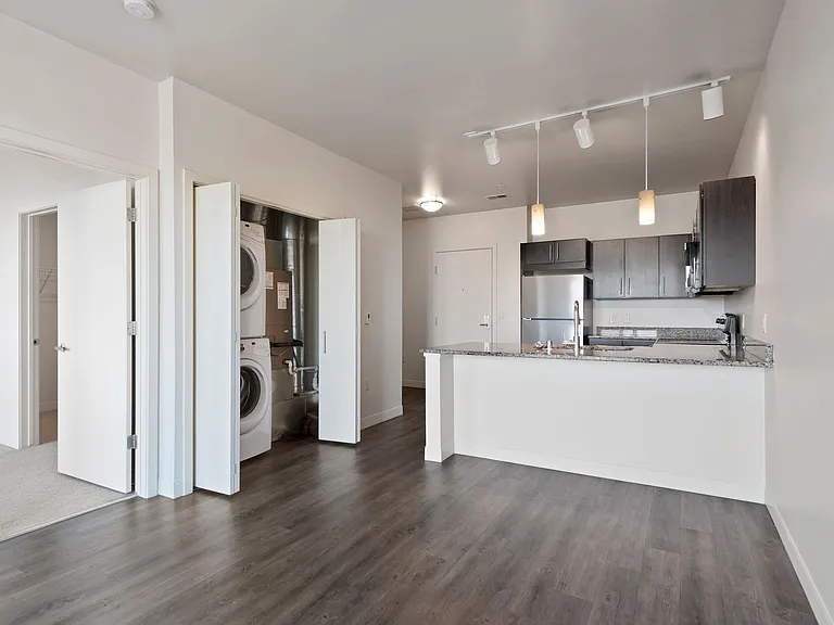 Freshwater Plaza Apartments — Photo 9