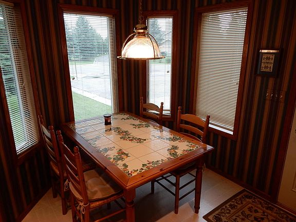 4th image of 3402 Meadow Dr