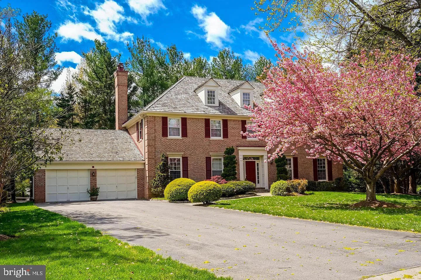 5 bed, 4.5 bath, 5463 sqft, $6,800 — Photo 1