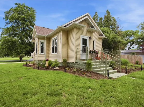 2703 4th St, Charleston, IL 61920
