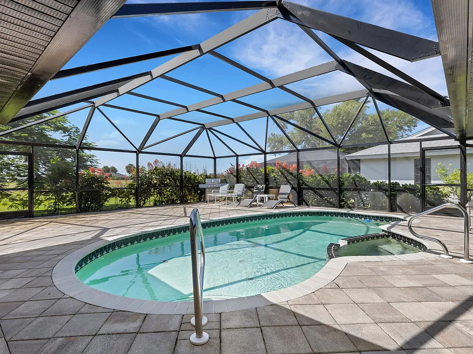 294 Rotonda Cir