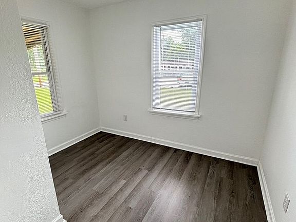 3rd image of 418 N High St