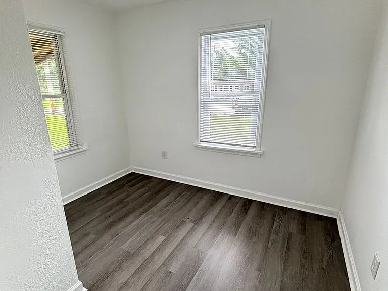 418 N High St — Photo 3