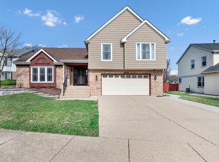 307 Orchard Ln, Bloomingdale, IL 60108