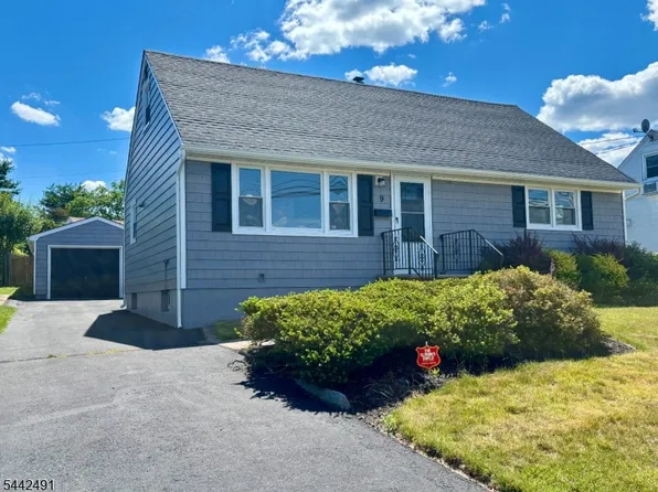 9 Joan Pl, Clifton City, NJ 07012