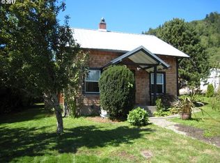 109 8th St, Garibaldi, OR 97118