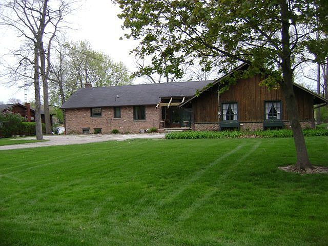 18379 Kickapoo Ln, Hudson, IL 61748 | Zillow