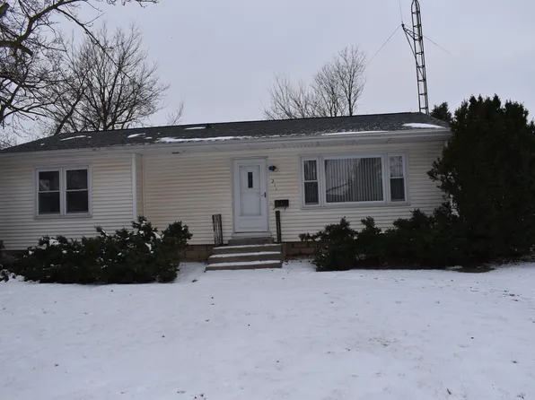 211 N Monroe St, Flanagan, IL 61740