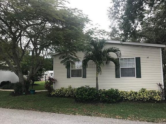 Built in 2014 , Like New !