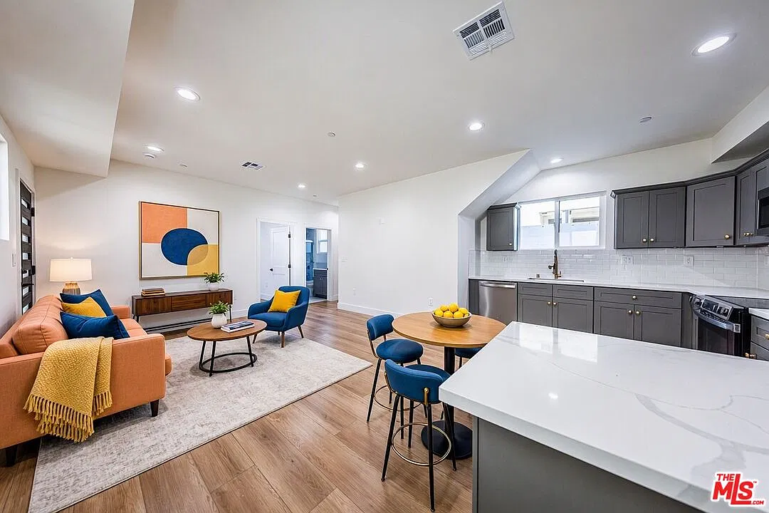 4 bed, 4.5 bath, 1800 sqft, $5,500 — Photo 3