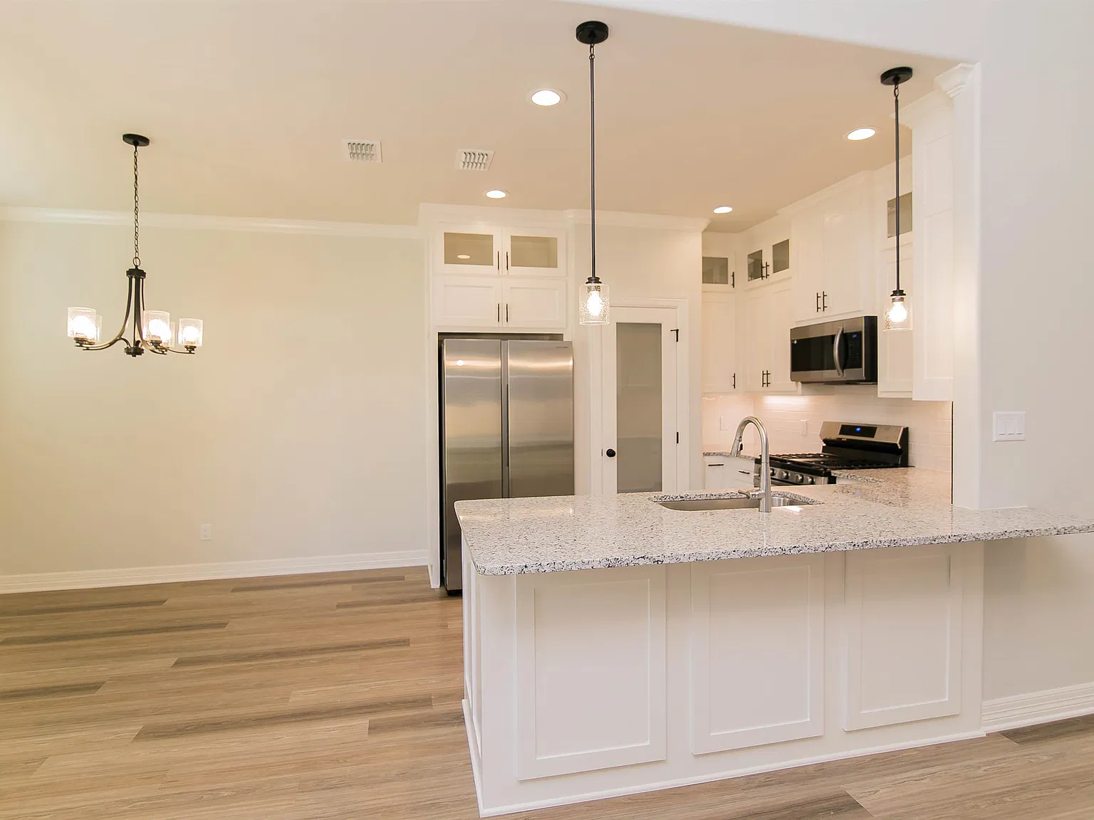 4 bed, 2.0 bath, 1507 sqft, $2,650 — Photo 2