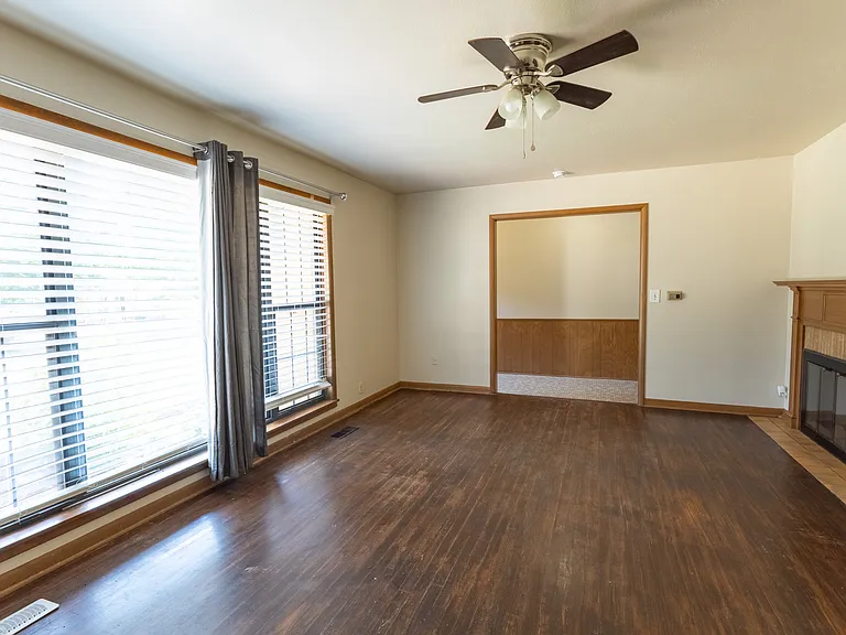 721 W Lakeshore Dr — Photo 7
