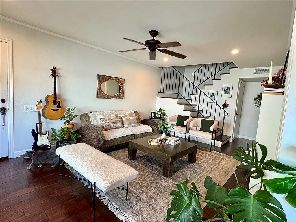 3 bed, 1.5 bath, 1152 sqft, $3,500 — Photo 2