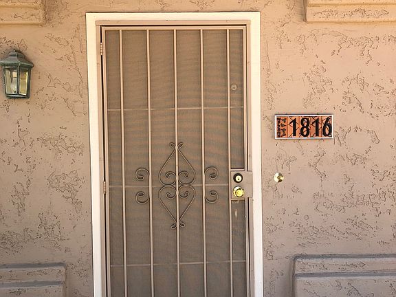 Front door w. security door