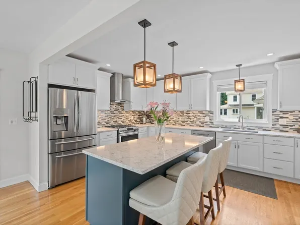 39 Holmes St, Braintree, MA 02184