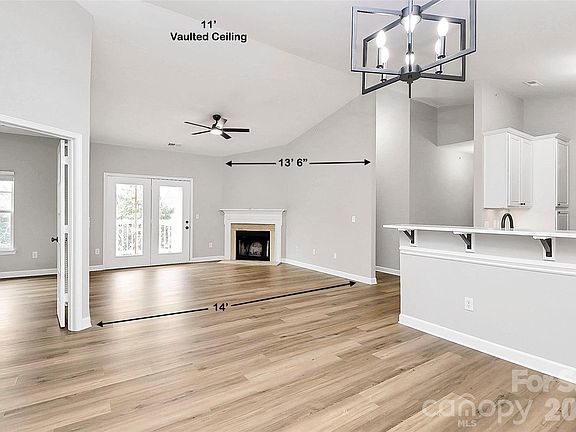 3rd image of 16464 Redstone Mountain Ln