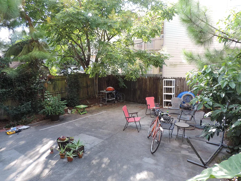 Enchanting Courtyard Share