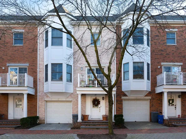37 Independence Way #Townhouse, Jersey City, NJ 07305