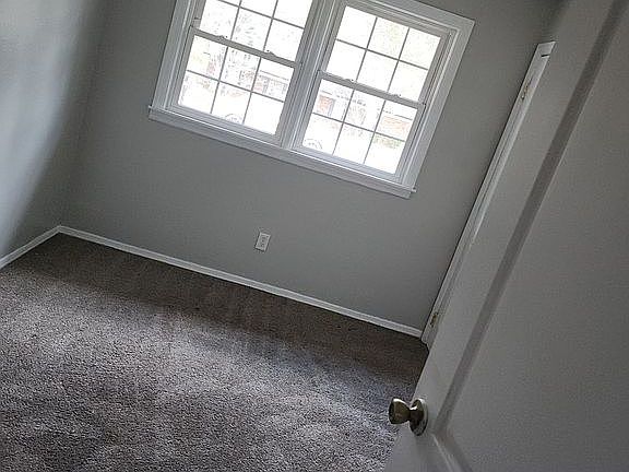 4th image of 412 Rogers Rd