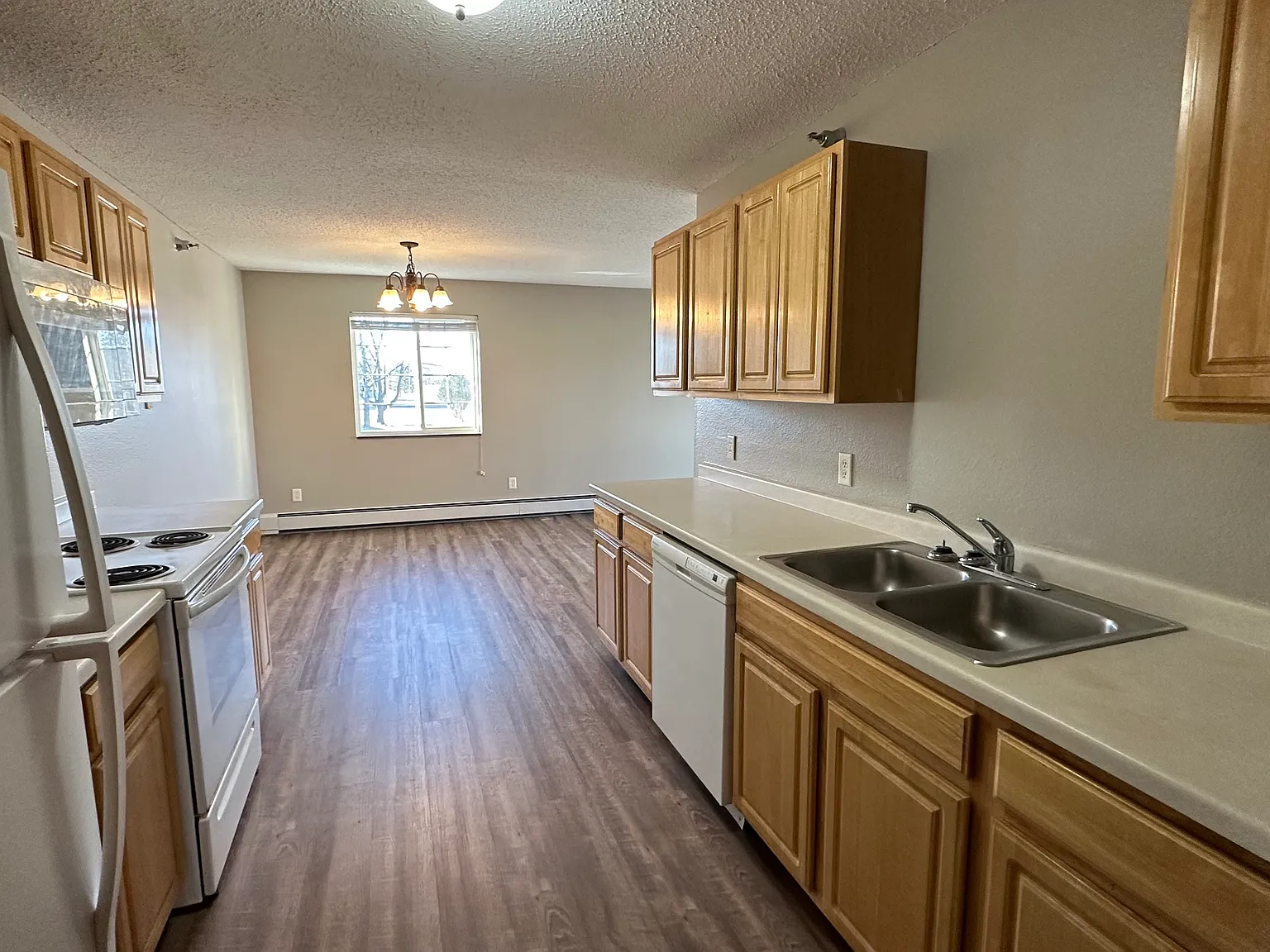 Meadowlark Apartments — Photo 3