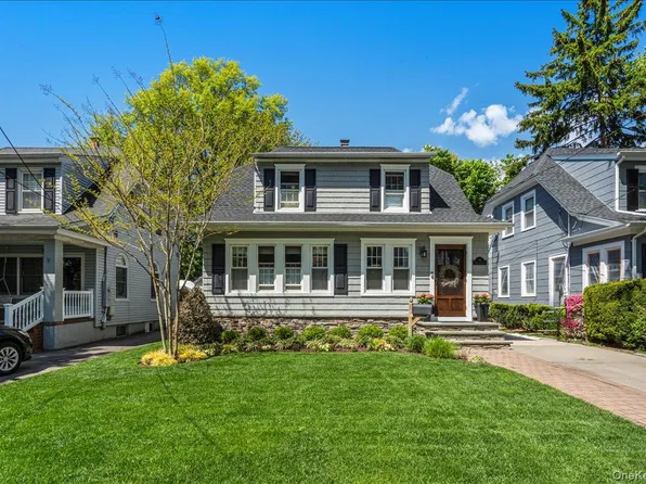 94 Roosevelt Street, Garden City, NY 11530